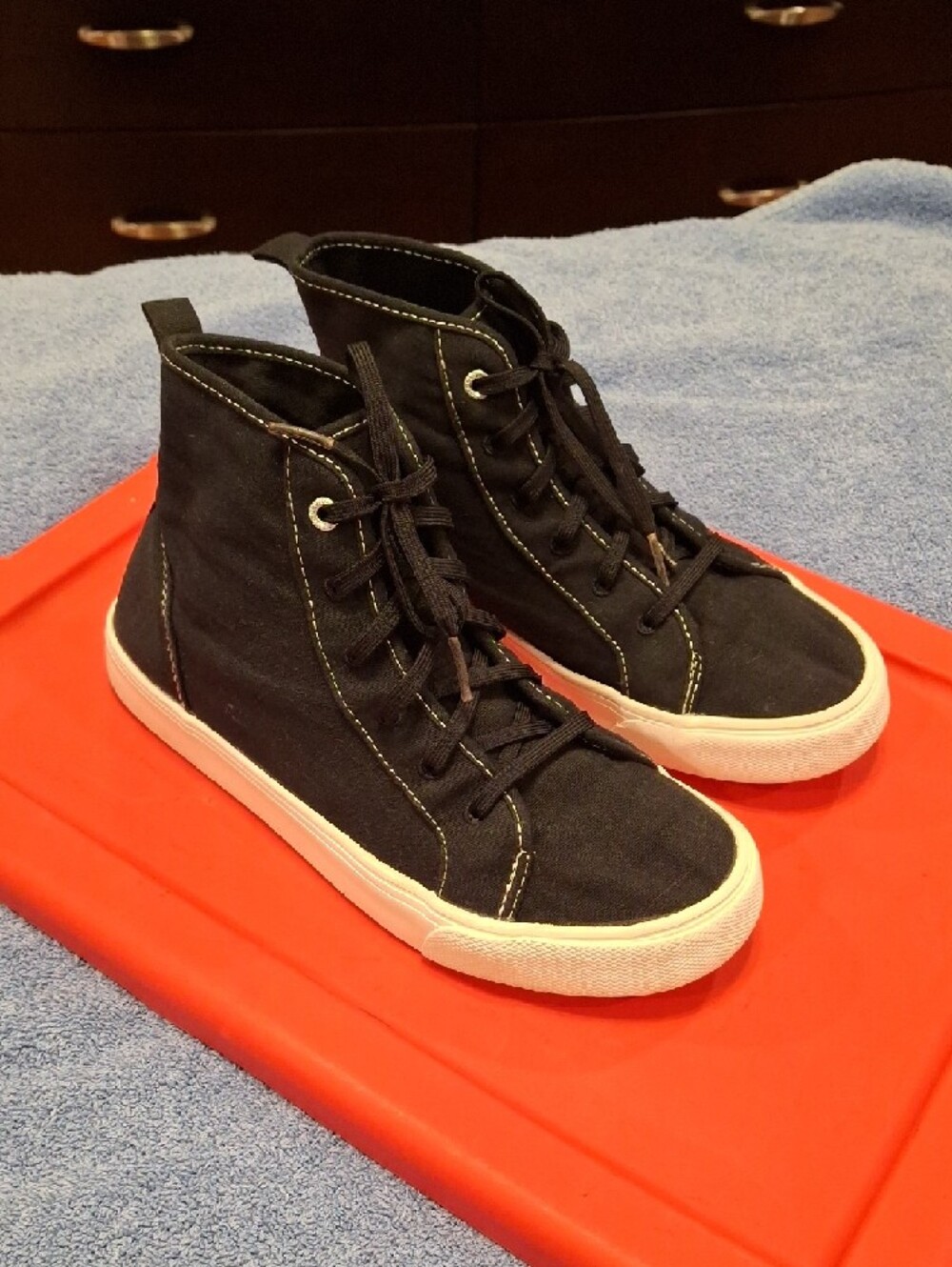 Old Navy Black Kids High-Top Sneakers. Size 5